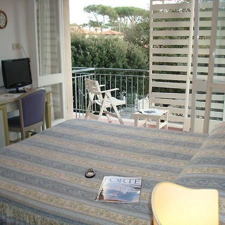Hotel Villa Rona Forte dei Marmi Exterior photo
