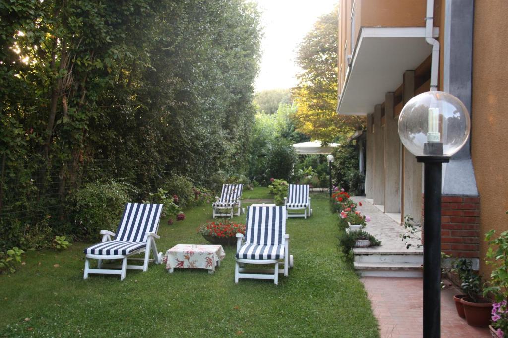 Hotel Villa Rona Forte dei Marmi Exterior photo