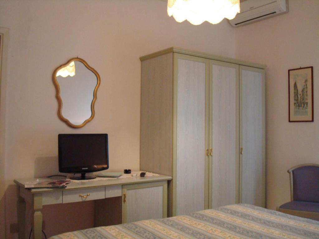Hotel Villa Rona Forte dei Marmi Room photo